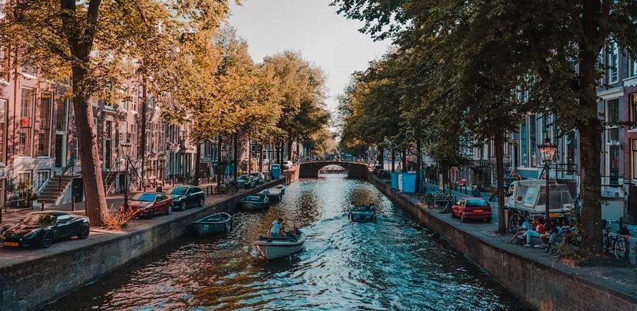 Cover Image for JetBlue Launches Amsterdam Flights with Special Fare Discounts