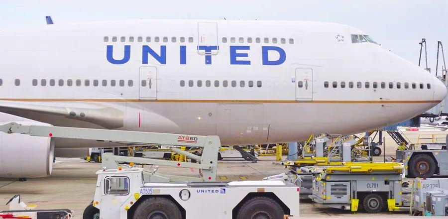 Cover Image for United Airlines Exits 4 U.S. Cities and Cuts 12 Routes in Recent Changes