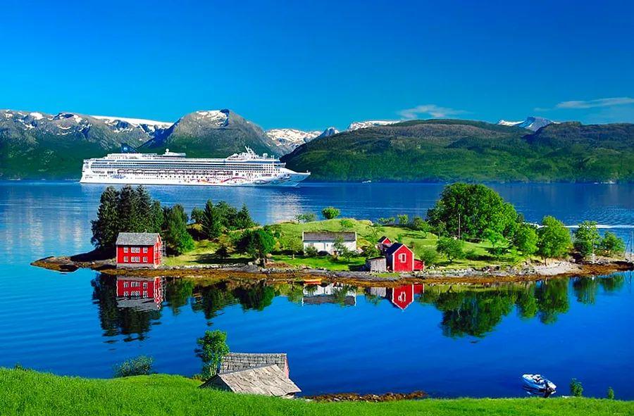 Cover Image for Optimal Months for Cruising Northern Europe