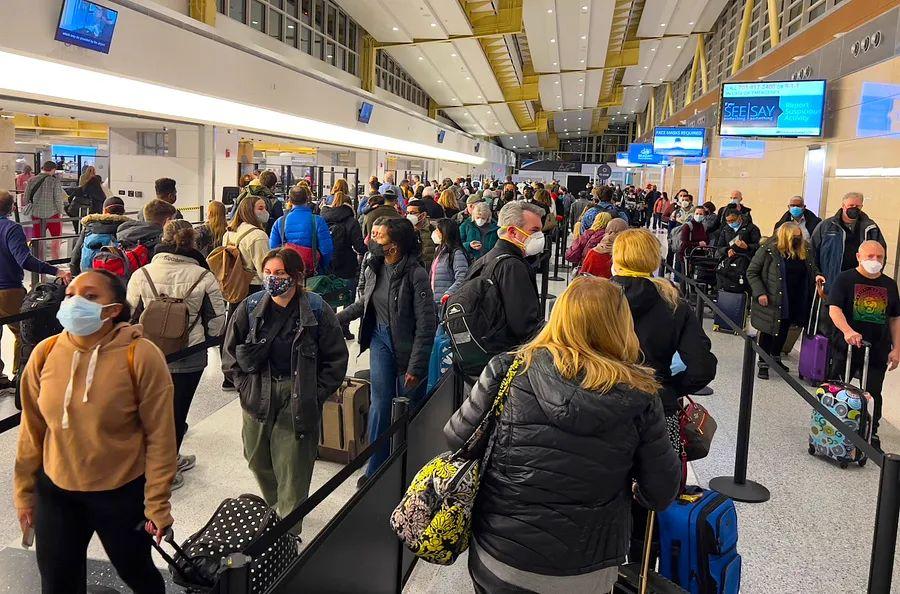 Cover Image for With 43.8 million Americans hitting the road, Memorial Day travel is set to exceed 2019 levels.