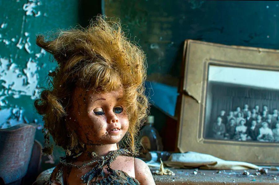 Cover Image for From eerie bats to chilling skeletons, these 13 unusual items are perfect for your Halloween travel checklist.