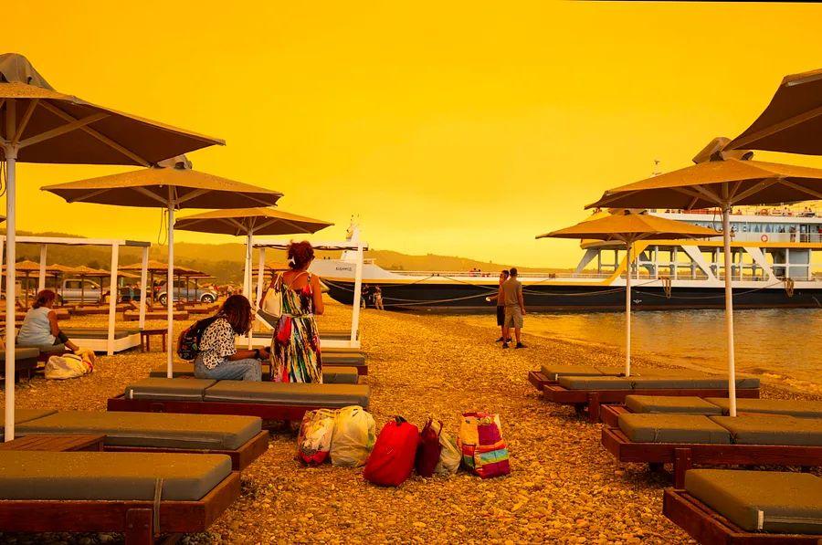Cover Image for Wildfires in Greece lead to devastation and disruptions as the heat wave persists