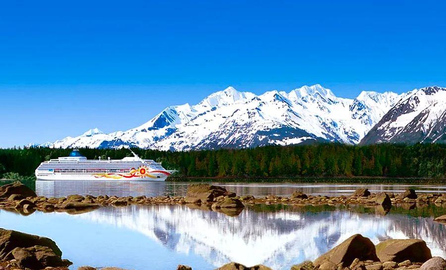 Cover Image for Short Cruises from Seattle: Explore Alaska & Canada