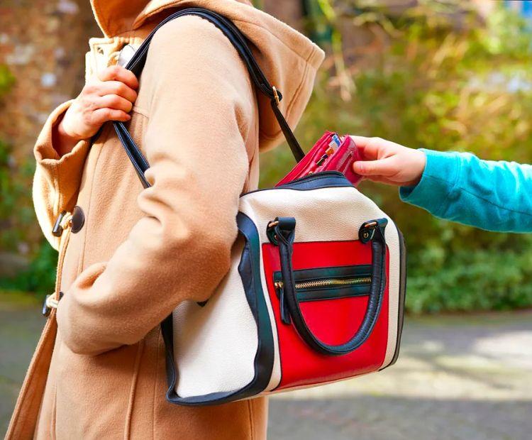 Cover Image for 7 essential actions to take if you find yourself robbed while traveling abroad