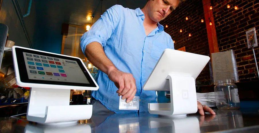 Cover Image for Credit or debit cards: Which option is more advantageous?