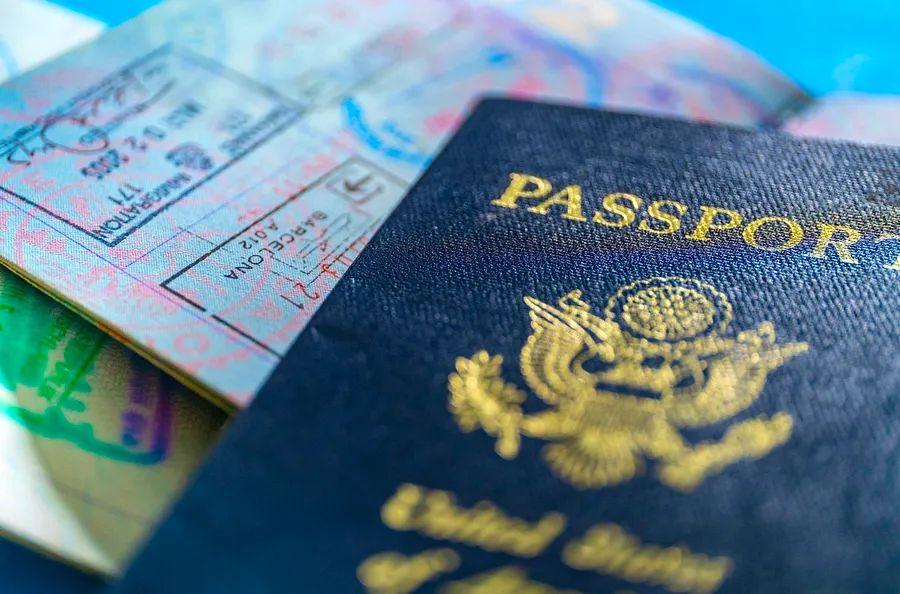Cover Image for Eight passport blunders to avoid