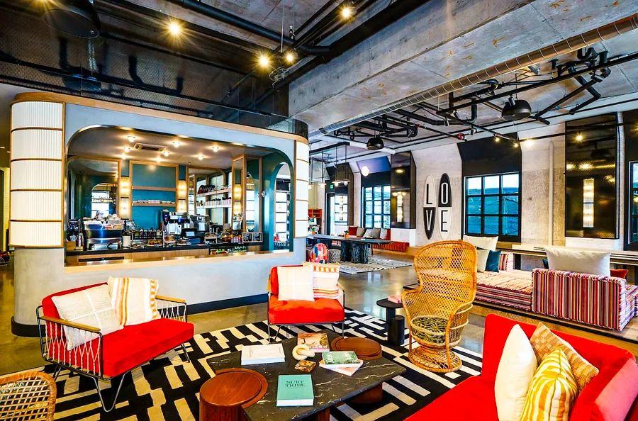 Cover Image for A brand-new Moxy featuring a rooftop pool is set to open in St. Petersburg, Florida — and we have an exclusive preview!