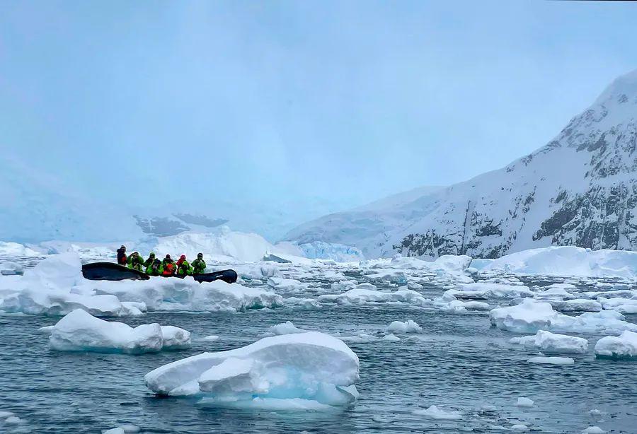Cover Image for The Ideal Times to Explore Antarctica