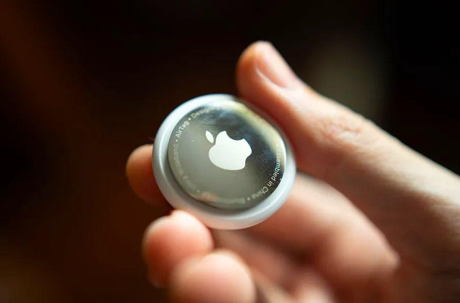 Cover Image for Apple AirTags are available at a discount for the last day of Amazon Prime Day.