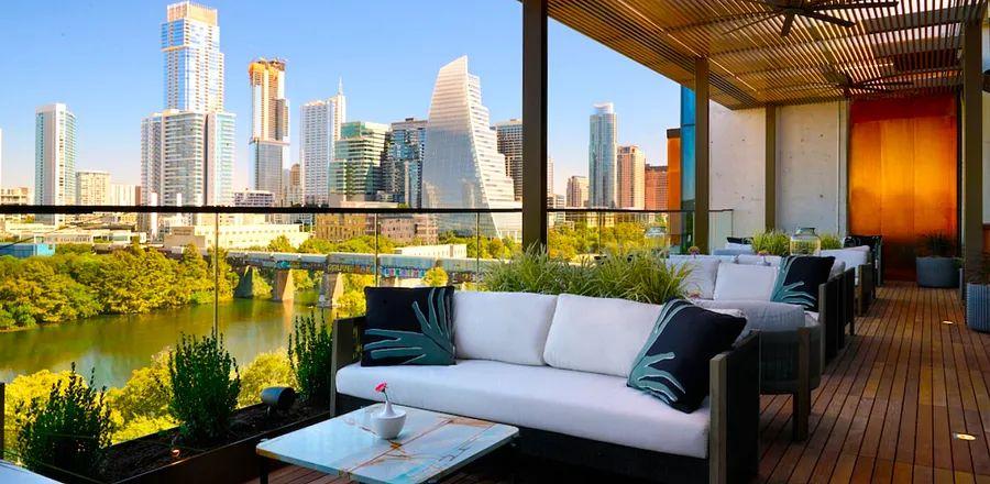 Cover Image for This Lakeside Boutique Hotel Offers Guests Seamless Access to Austin's Attractions