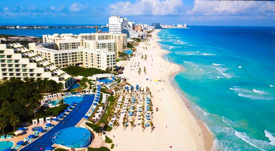 Cover Image for The U.S. Consulate has issued a warning regarding travel to Cancun, Playa del Carmen, and Tulum.
