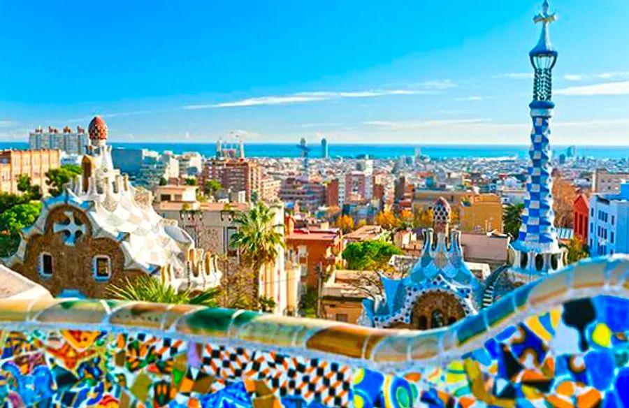 Cover Image for 4 Must-Visit Destinations in Barcelona
