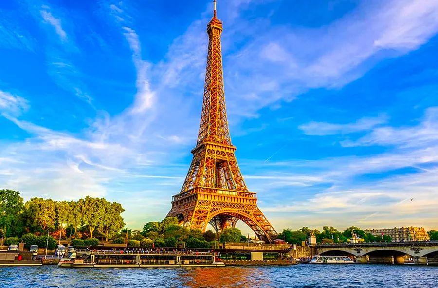 Cover Image for Explore France Through the Lens of This Popular Romantic Comedy