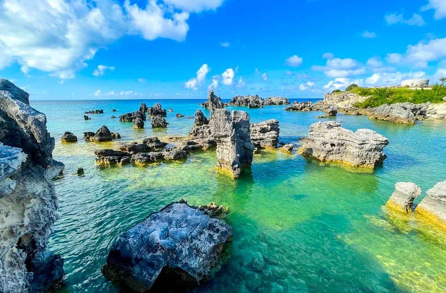 Cover Image for Bermuda is easing its stringent COVID-19 entry rules, making it simpler to visit