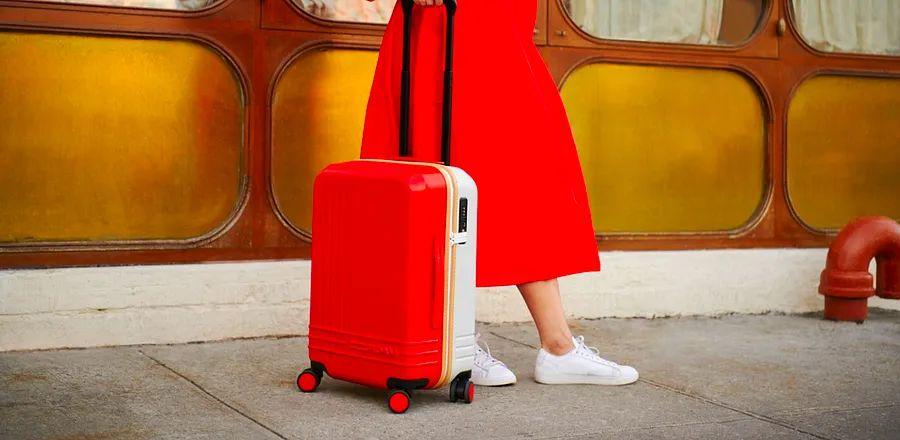 Cover Image for Enjoy Up to 40% Off on Vibrant Luggage During Roam’s Summer Sale