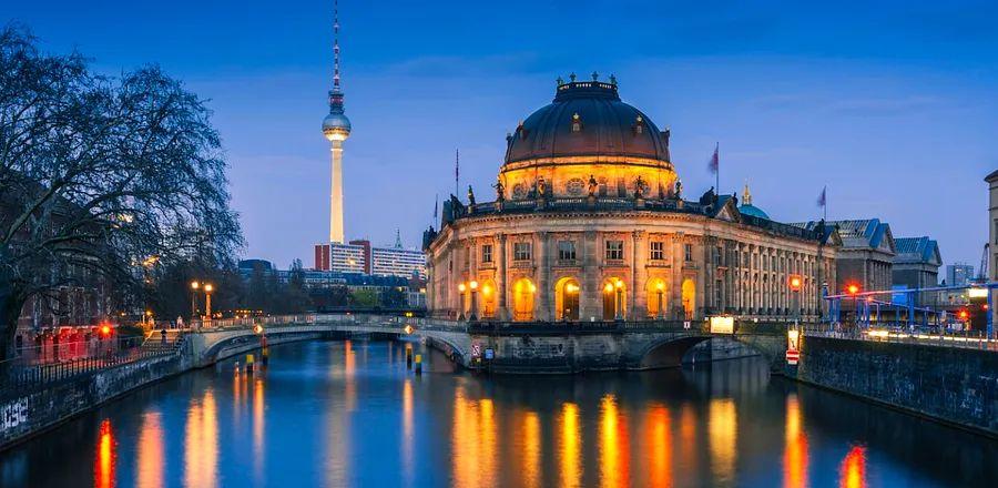Cover Image for New High-Speed Rail Link Between Paris and Berlin