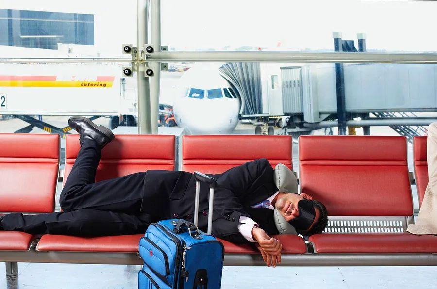 Cover Image for 5 Apps to Help You Overcome Jet Lag