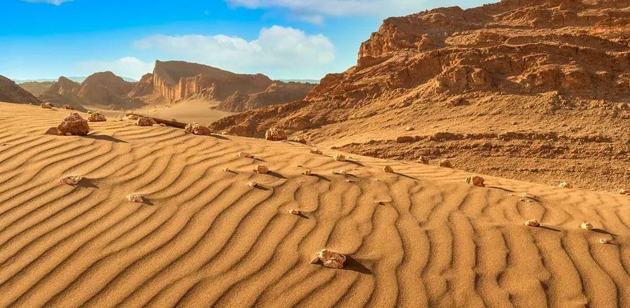 Cover Image for This Enchanting South American Desert Is Home to Flamingos, Otherworldly Landscapes, and Geysers