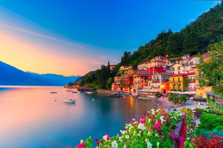 Cover Image for A luxury travel agent shares seven stylish travel tips that won't break the bank.