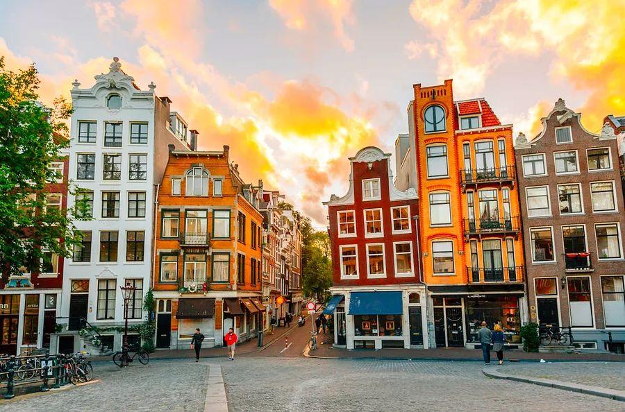 Cover Image for The Netherlands is entering a strict lockdown: Will the UK follow suit?