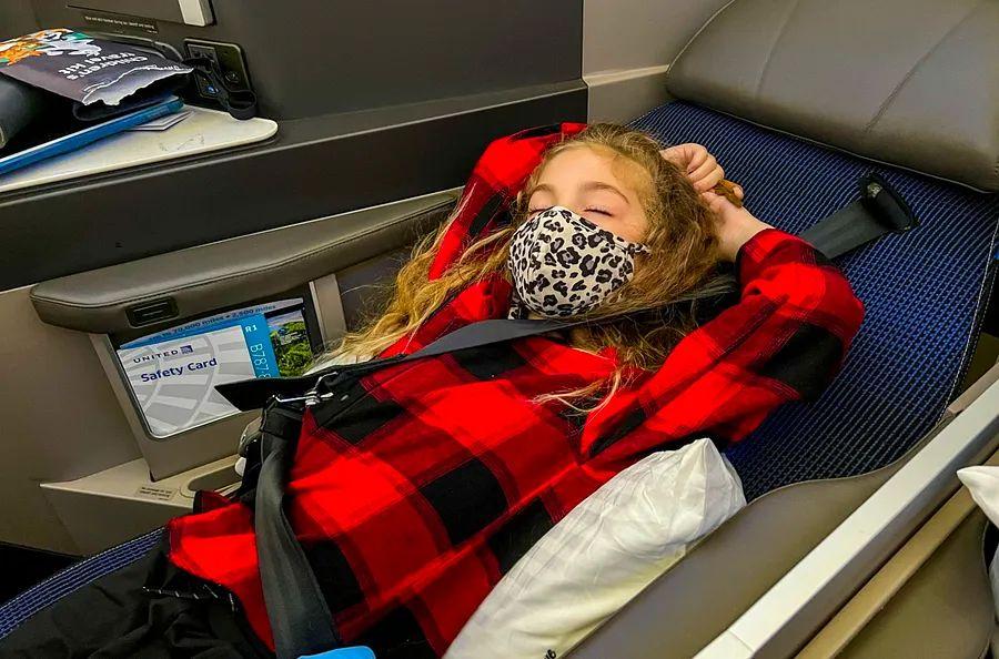 Cover Image for What It's Really Like to Fly Business Class with Young Kids