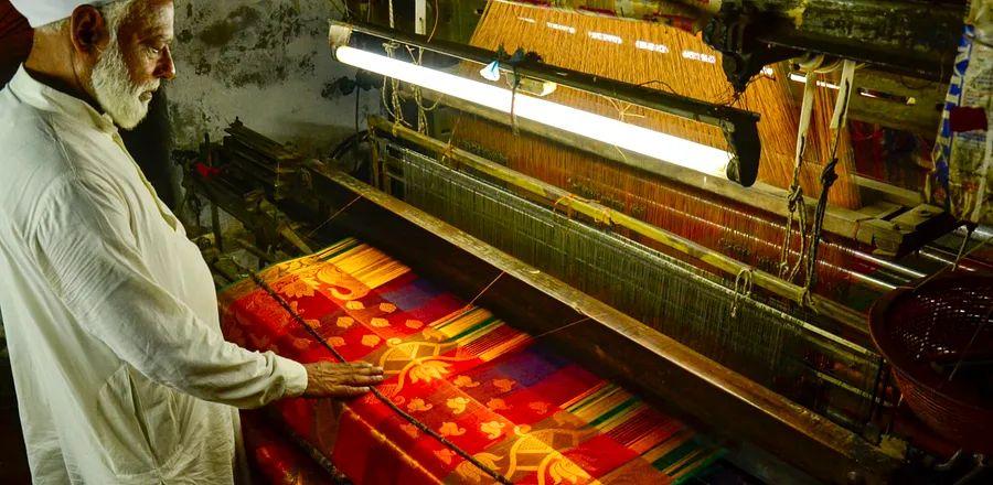 Cover Image for The Silk Artisans of Varanasi