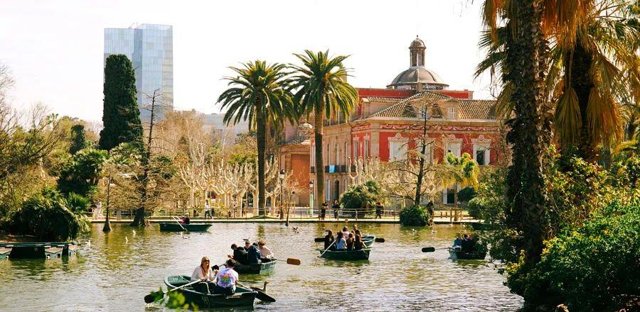 Cover Image for As a Barcelona resident, Here’s How to Steer Clear of Tourist Crowds
