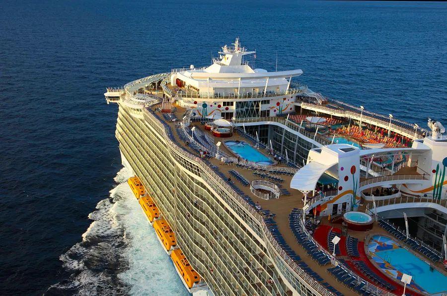 Cover Image for A colossal cruise ship, among the largest in the world, is truly making its way to Texas this time.