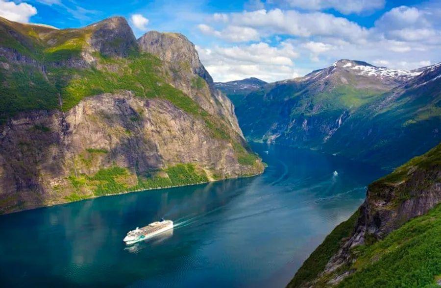 Cover Image for 7 Fjords You Should Experience in Your Lifetime