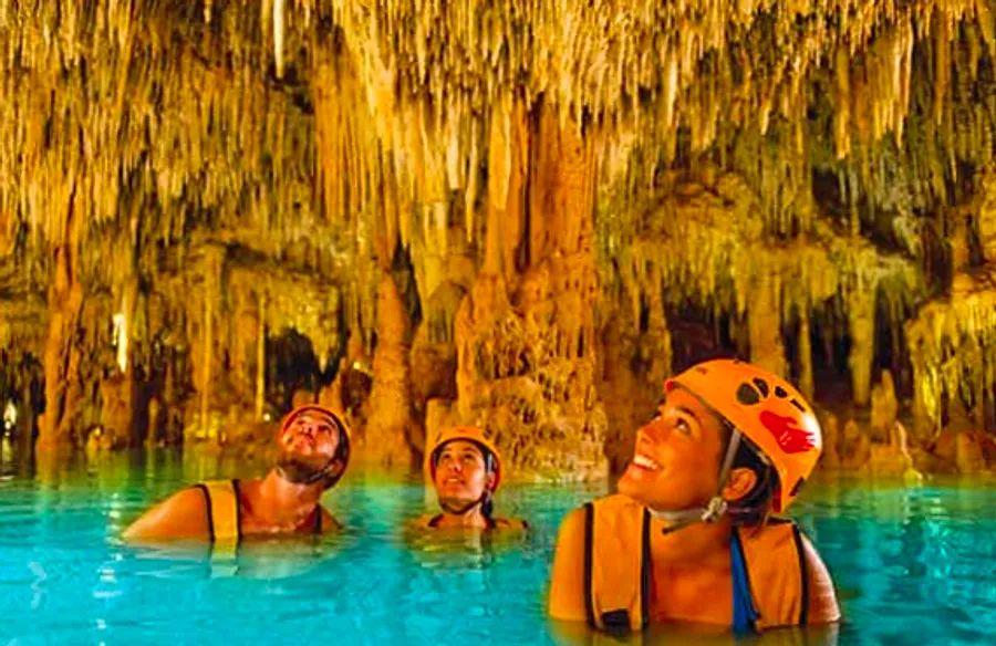 Cover Image for Exciting Caribbean Adventures and Activities for Children