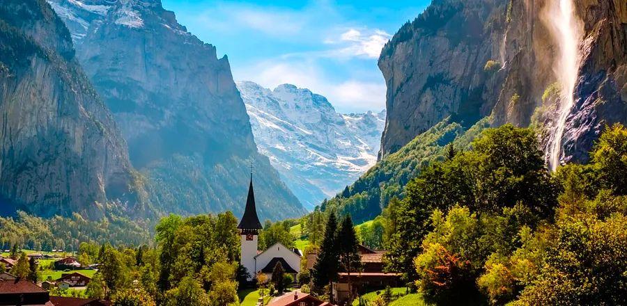 Cover Image for Tracing the Journey of J.R.R. Tolkien in Switzerland’s Enchanting Lauterbrunnen Valley