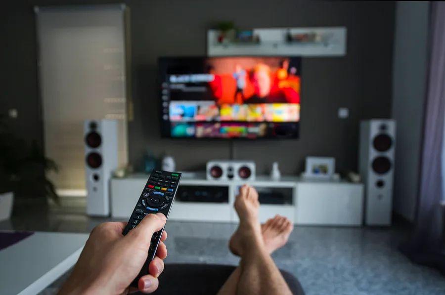 Cover Image for 6 tips for saving on Netflix and other streaming platforms