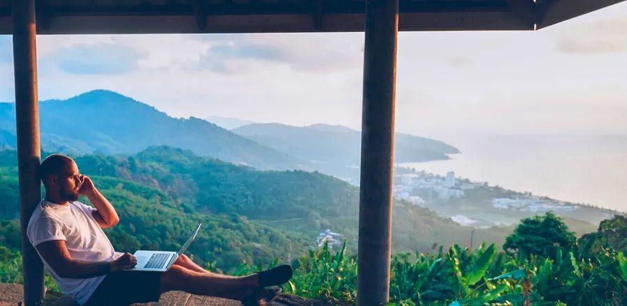 Cover Image for Is Your Vacation Tax-Deductible? Experts Weigh In