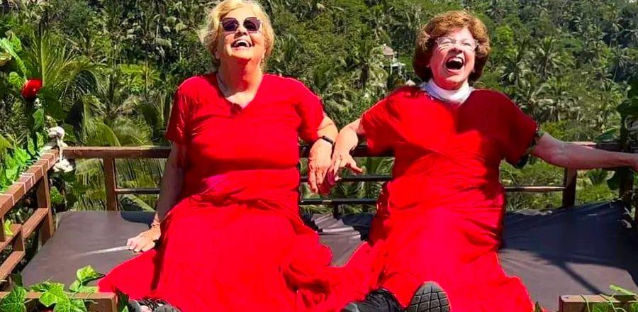 Cover Image for These Two Senior Best Friends Circled the Globe in 80 Days—Here’s Their Travel Tips