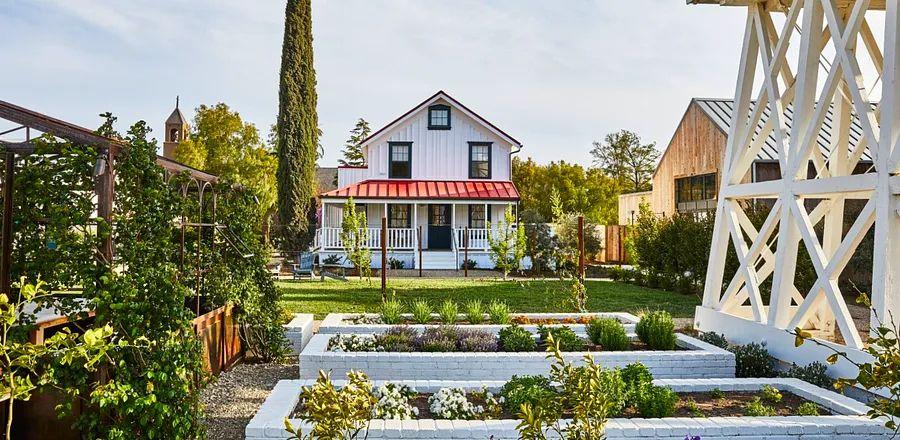 Cover Image for 7 Innovative and Reimagined Hotels and Their California Destinations