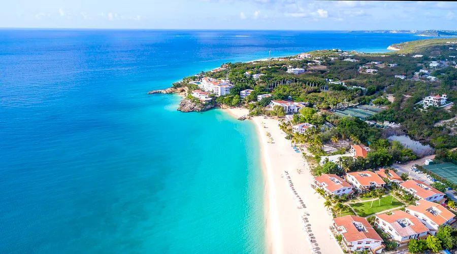 Cover Image for Traveling to Anguilla: Your ultimate guide to flights and ferries from St. Maarten Airport