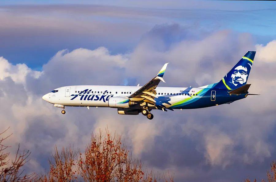 Cover Image for Alaska Airlines has made it even simpler for elite members to maintain their 2022 status