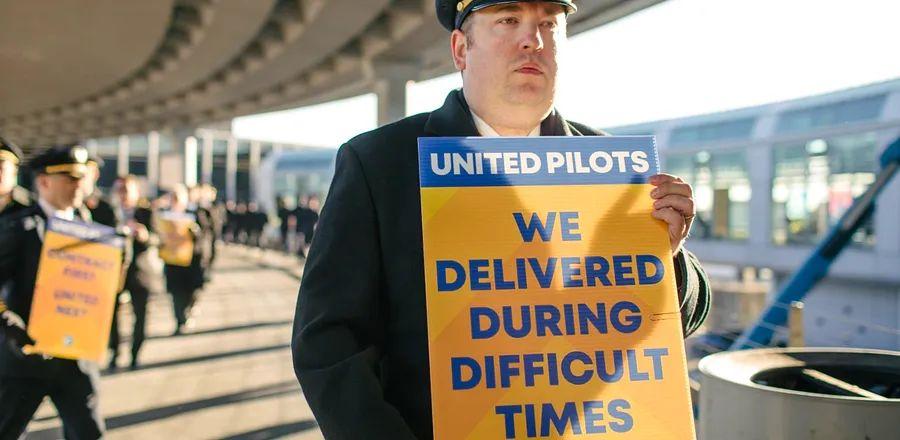 Cover Image for Could Strikes by United, Southwest, and American Pilots Affect Upcoming Flights?