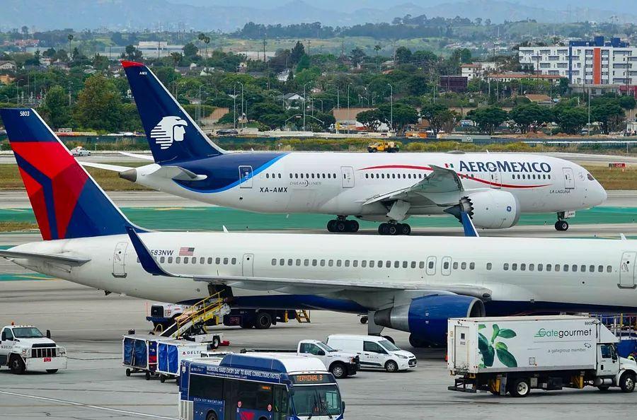 Cover Image for Aeromexico Competes with American Airlines by Launching New Route from Miami to Cancun