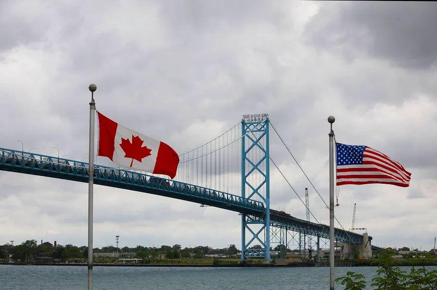 Cover Image for Entry restrictions for Canada will stay in effect until November 21.