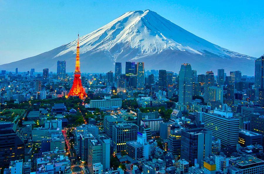 Cover Image for Over fifty percent of the world's nations, including Japan, are currently on the CDC's 'do not travel' advisory list due to the omicron variant.