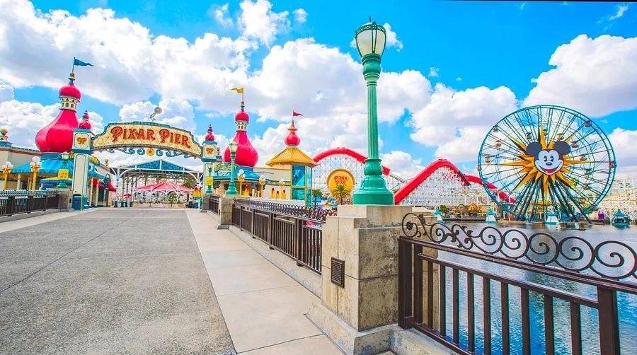 Cover Image for Disneyland's new annual pass program has launched: Is the Magic Key worth it?