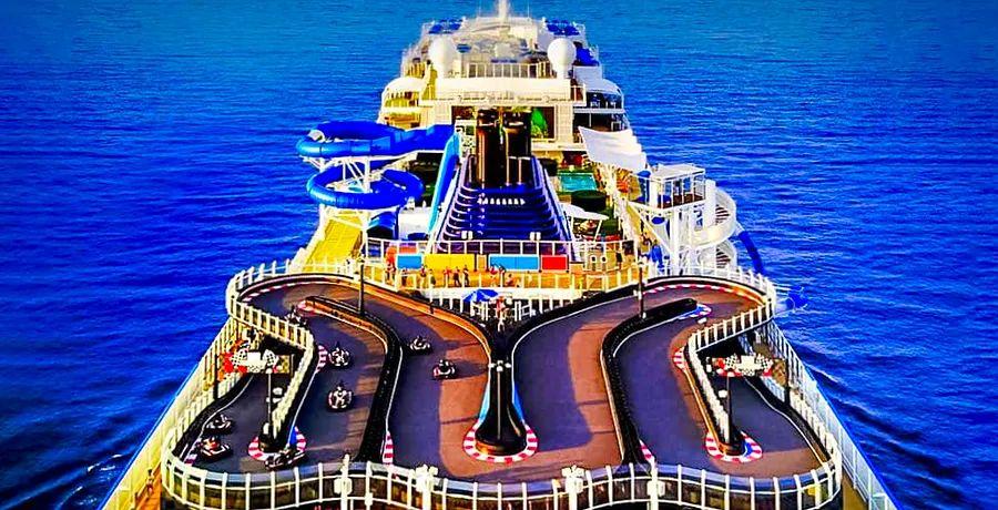 Cover Image for Exciting Activities on the Top Deck of Dinogo Ships