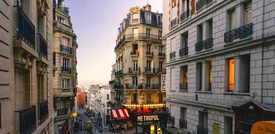 Cover Image for Travel Business Class to Paris, Milan, or Nice for $2,000 Round-Trip