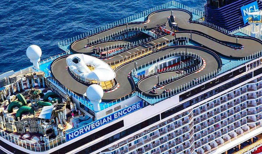 Cover Image for 5 Exciting Activities on Cruise Ships That Elevate Thrills at Sea
