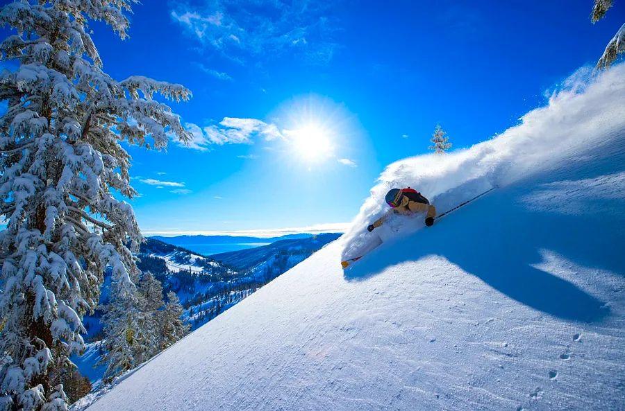Cover Image for A new benefit from Ikon Pass provides skiers with early access to first tracks at 14 mountains