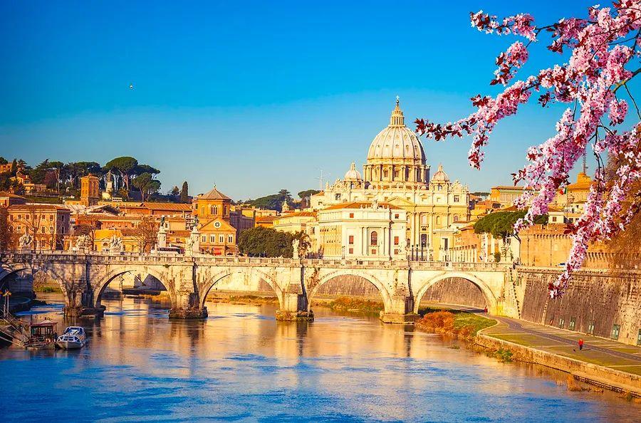 Cover Image for How points and miles will help preserve the memory of my ancestors in Italy