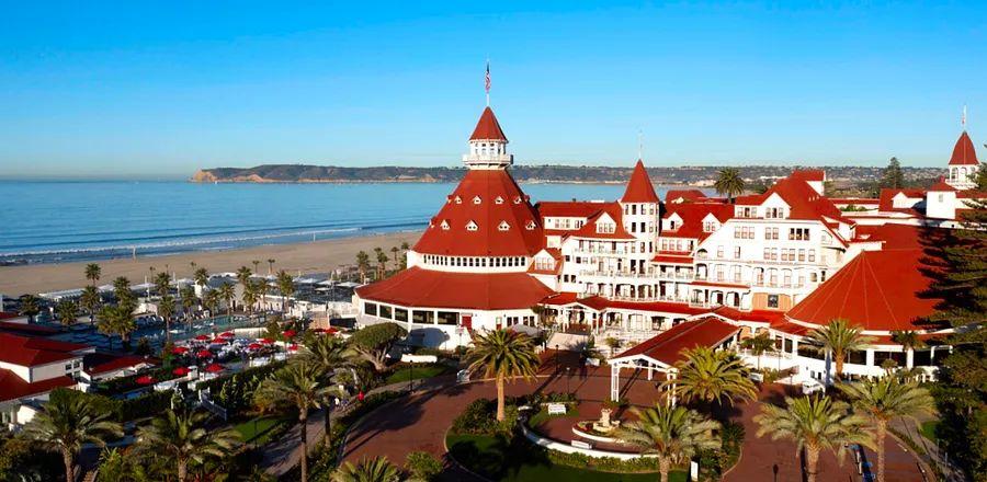 Cover Image for Discover Timeless Glamour at This Iconic Resort