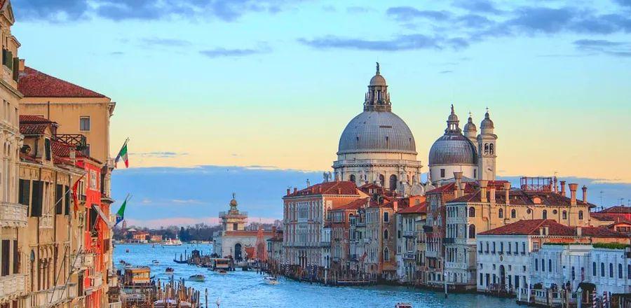 Cover Image for Art enthusiasts, these unique Italian itineraries are crafted just for you.