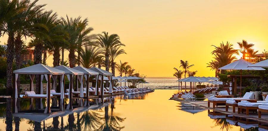 Cover Image for Why You Should Plan Your Next Getaway at This Beach Resort in Cabo, Mexico